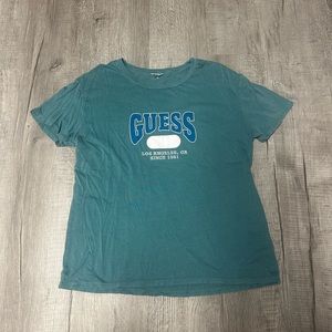 Women’s guess tshirt